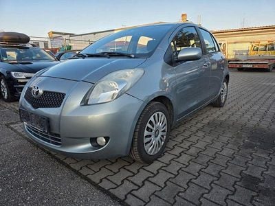 Silber Gebraucht 2008 Toyota Yaris Limousine | 2.290 € (Fairer Preis)