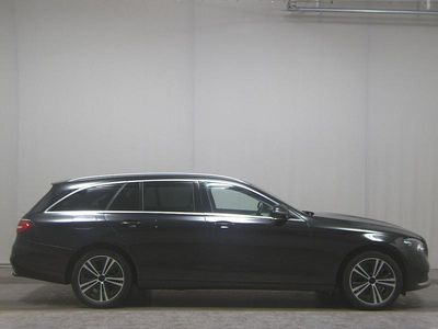 Schwarz Gebraucht 2021 Mercedes E220 Avantgarde | 25.680 € (Superpreis)