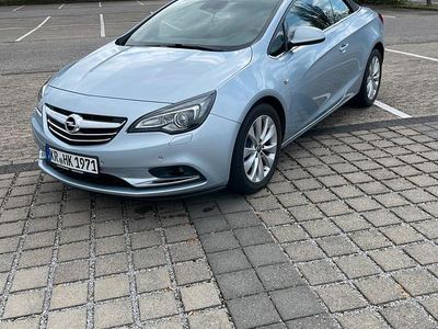 Second-hand Opel Cascada 165 CP (121 kW) 2014 Albastru Cabrio