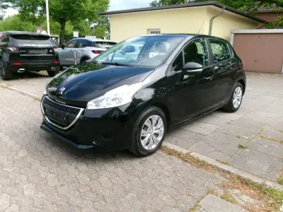 Gebraucht Peugeot 208 Active 68 PS (50 kW) 2014 Schwarz perla nrung Kleinwagen