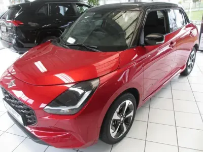 Nuova Suzuki Swift Comfort+ 82 CV (60 kW) 2026 Rosso Utilitaria