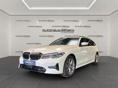 Weiß Gebraucht 2021 BMW 320e Sport Line Kombi | 21.890 € (Etwas zu teuer)