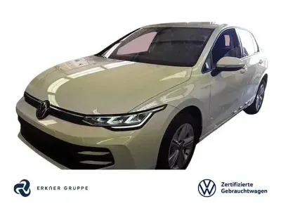 Gebraucht VW Golf VIII Life 116 PS (85 kW) 2025 Pure white Limousine