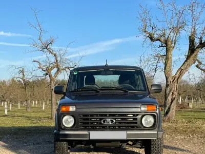 Usata Lada niva 83 CV (61 kW) 2021 Grigio SUV