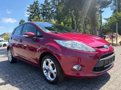 Gebraucht Ford Fiesta Ambiente 82 PS (60 kW) 2008 Rot Kleinwagen