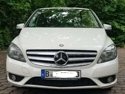 Gebraucht Mercedes 180 22 PS (16 kW) 2012 Limousine