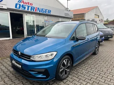 Gebraucht VW Touran Highline 150 PS (110 kW) 2023 Blau Van / Kleinbus
