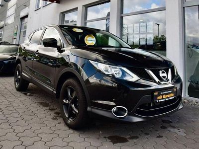 Schwarz Gebraucht 2016 Nissan Qashqai N-Connecta SUV | 13.700 € (Fairer Preis)