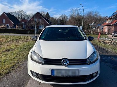 Gebraucht VW Golf VI 85 PS (62 kW) 2010 Weiß Kleinwagen