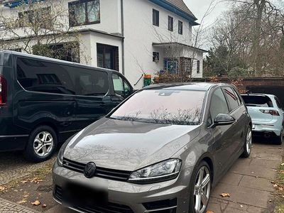Second-hand VW Golf VII R 300 CP (220 kW) 2015 Gri Berlinǎ
