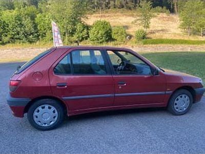Rot Gebraucht 1995 Peugeot 306 Limousine | 1.800 €