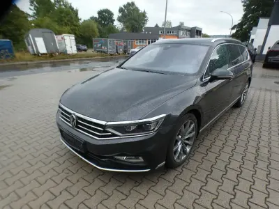 Gebraucht VW Passat R-line 200 PS (147 kW) 2023 Mangangrau Kombi