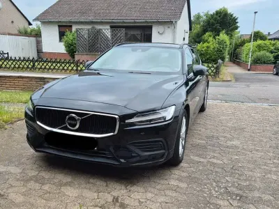 Gebraucht Volvo V60 Core 163 PS (119 kW) 2022 Schwarz Kombi