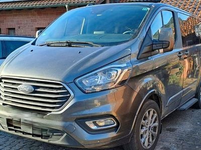 Grau Gebraucht 2021 Ford Tourneo Van / Kleinbus | 31.800 € (Guter Preis)