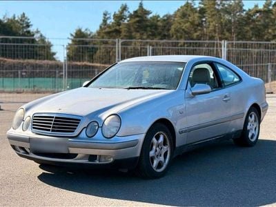 Gebraucht Mercedes CLK200 136 PS (100 kW) 1997 Silber Coupé