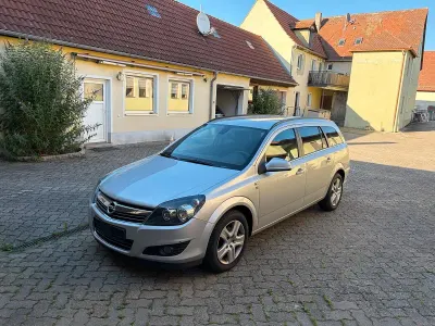 Gebraucht Opel Astra 110 PS (80 kW) 2010 Grau Kombi