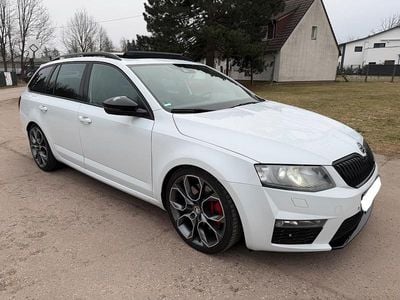 Weiß Gebraucht 2015 Skoda Octavia Kombi | 10.900 € (Fairer Preis)