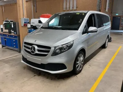 Gebraucht Mercedes V220 163 PS (119 kW) 2022 Silber Van / Kleinbus