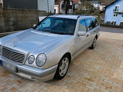 gebraucht Mercedes E200 Benzin mit LPG und Anhängerkupplung