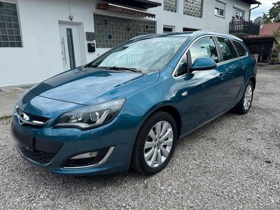Usata Opel Astra 170 CV (125 kW) 2014 Blu Berlina