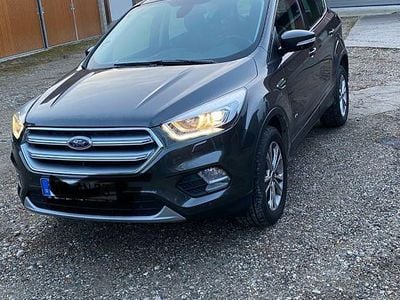 Grau Gebraucht 2018 Ford Kuga Titanium SUV | 15.000 € (Guter Preis)