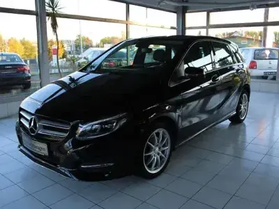 Gebraucht Mercedes B200 156 PS (114 kW) 2015 Kosmosschwarz Kleinwagen