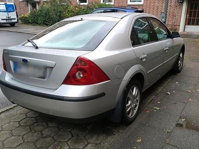 Gebraucht Ford Mondeo Ghia 145 PS (106 kW) 2001 Silber Limousine