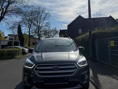 Gebraucht Ford Kuga Titanium 182 PS (133 kW) 2018 Grau SUV