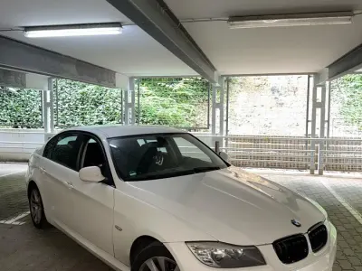 Gebraucht BMW 318 143 PS (105 kW) 2012 Weiß Limousine