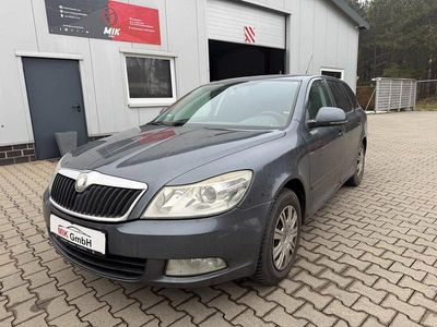 Grau Gebraucht 2009 Skoda Octavia Kombi | 2.199 € (Etwas zu teuer)