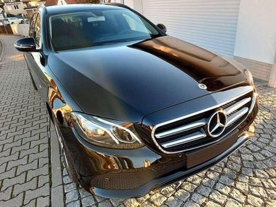 Schwarz Gebraucht 2020 Mercedes E300 Avantgarde Kombi | 25.990 € (Fairer Preis)