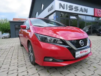 Gebraucht Nissan Leaf Acenta 110 kW (150 PS) 2021 Red (s) Kleinwagen