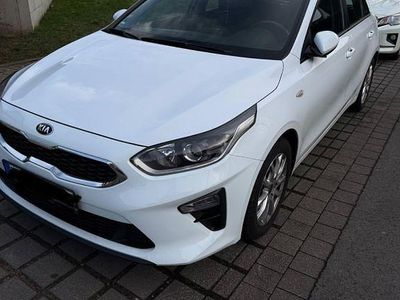 Weiß Gebraucht 2018 Kia Ceed Edition 7 Kleinwagen | 11.000 € (Fairer Preis)