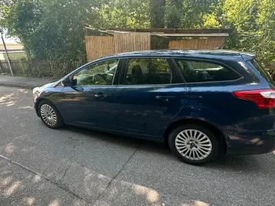 Gebraucht Ford Focus 105 PS (77 kW) 2014 Blau Kombi