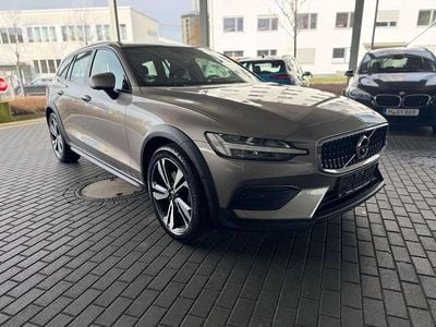 Second-hand Volvo V60 CC Pro 190 CP (139 kW) 2020 Gri Break