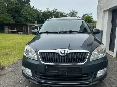 Gebraucht Skoda Roomster Fresh 105 PS (77 kW) 2015 Grau Van / Kleinbus