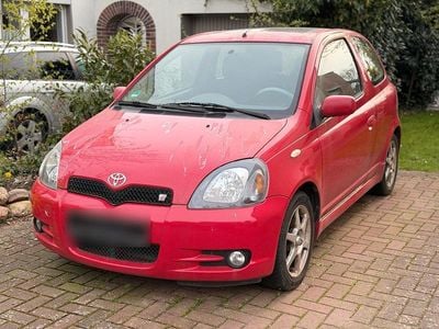 Usata Toyota Yaris Sport 106 CV (77 kW) 2002 Rosso Utilitaria