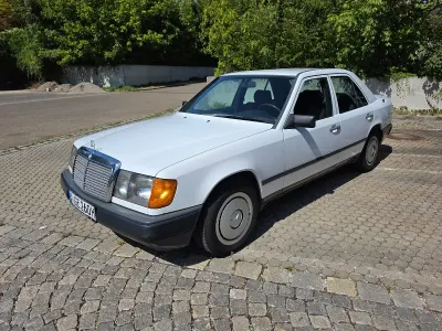 Gebraucht Mercedes E260 160 PS (117 kW) 1989 Weiß Limousine