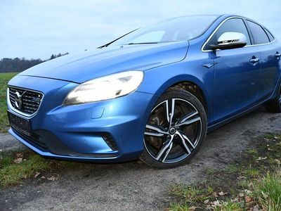 Blau Gebraucht 2016 Volvo V40 R-Design Limousine | 14.500 € (Etwas zu teuer)
