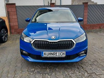 Neu Skoda Fabia Essence 95 PS (69 kW) 2026 Blau Limousine
