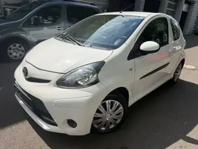 Gebraucht Toyota Aygo Cool 68 PS (50 kW) 2014 Cool white Kleinwagen