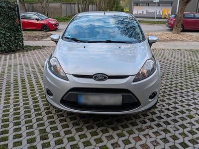 Usata Ford Fiesta 82 CV (60 kW) 2010 Argento Utilitaria