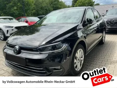 Gebraucht VW Polo Style 95 PS (69 kW) 2022 Deep black perleffekt Kleinwagen