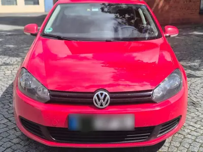 Gebraucht VW Golf VI 105 PS (77 kW) 2011 Rot Kleinwagen