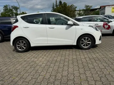 Gebraucht Hyundai i10 YES! 87 PS (63 kW) 2015 Weiß Kleinwagen