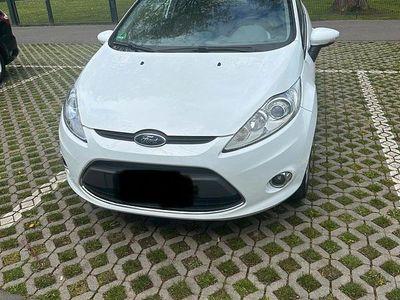 Usata Ford Fiesta 82 CV (60 kW) 2010 Bianco Utilitaria
