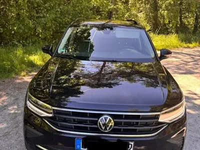 Gebraucht VW Tiguan Life 150 PS (110 kW) 2023 Schwarz SUV