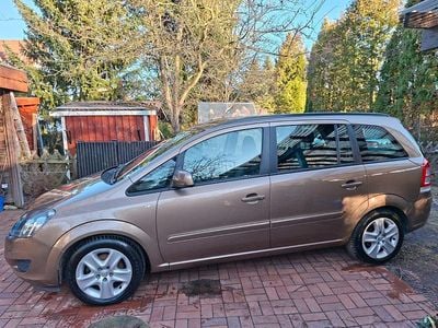 Second-hand Opel Zafira Family 116 CP (85 kW) 2013 Maro Monovolum