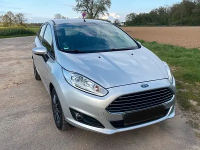 Gebraucht Ford Fiesta 80 PS (58 kW) 2016 Silber Kleinwagen