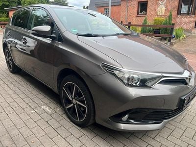 Usata Toyota Auris Edition-S 110 CV (80 kW) 2017 Grigio Utilitaria